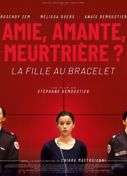 La chica del brazalete